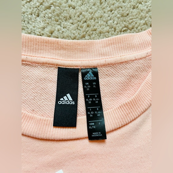 Adidas Sweatshirt! 🎀 - Picture 6 of 6